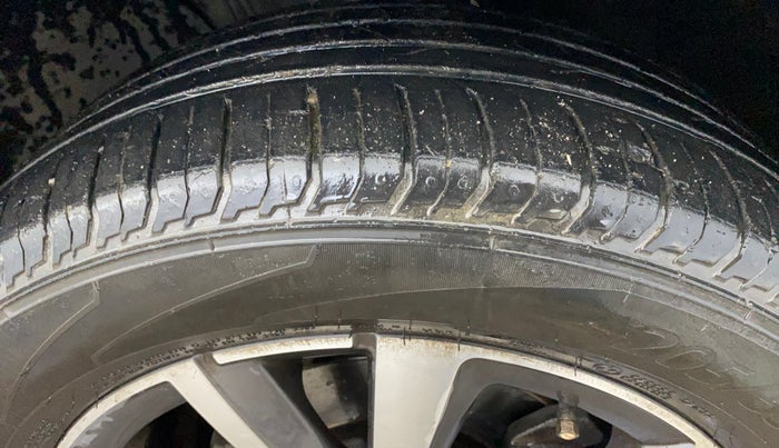 2022 Skoda SLAVIA STYLE 1.0L TSI AT, Petrol, Automatic, 81,938 km, Right Front Tyre Tread