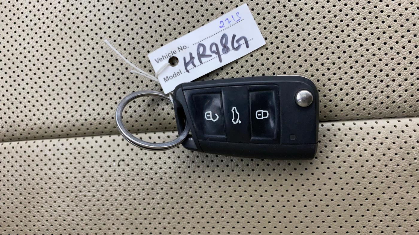 2022 Skoda SLAVIA STYLE 1.0L TSI AT, Petrol, Automatic, 81,938 km, Key Close Up