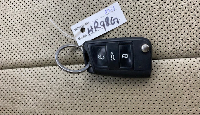 2022 Skoda SLAVIA STYLE 1.0L TSI AT, Petrol, Automatic, 81,938 km, Key Close Up