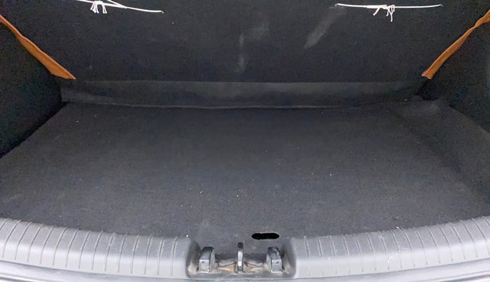 2018 Hyundai Grand i10 SPORTZ AT 1.2 KAPPA VTVT, Petrol, Automatic, 31,444 km, Boot Inside