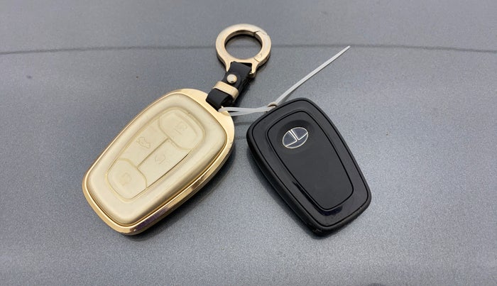 2022 Tata Safari XZ, Diesel, Manual, 64,046 km, Key Close Up