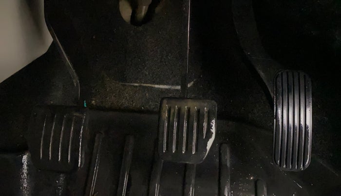 2022 Tata Safari XZ, Diesel, Manual, 64,046 km, Pedals