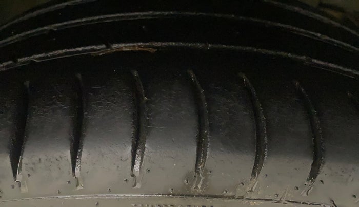 2018 Tata Tiago XZ PETROL, Petrol, Manual, 1,06,784 km, Right Front Tyre Tread