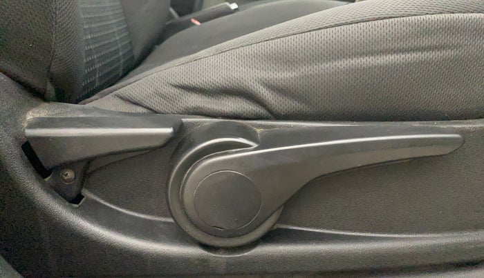 2018 Tata Tiago XZ PETROL, Petrol, Manual, 1,06,784 km, Driver Side Adjustment Panel
