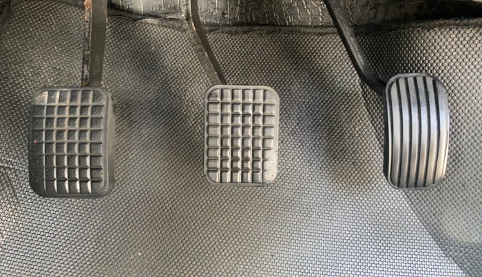 2018 Tata Tiago XZ PETROL, Petrol, Manual, 1,06,784 km, Pedals