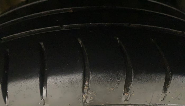 2018 Tata Tiago XZ PETROL, Petrol, Manual, 1,06,784 km, Right Rear Tyre Tread