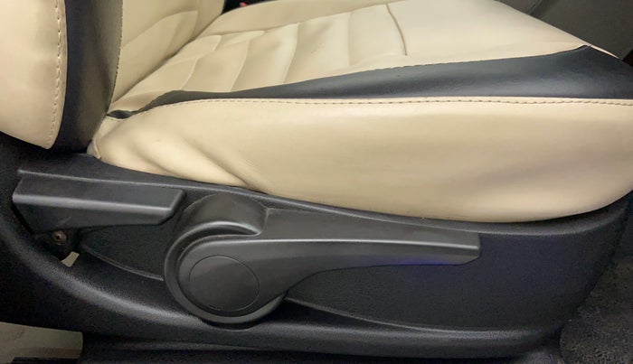 2018 Tata Tiago XZ 1.2 REVOTRON, Petrol, Manual, 45,826 km, Driver Side Adjustment Panel
