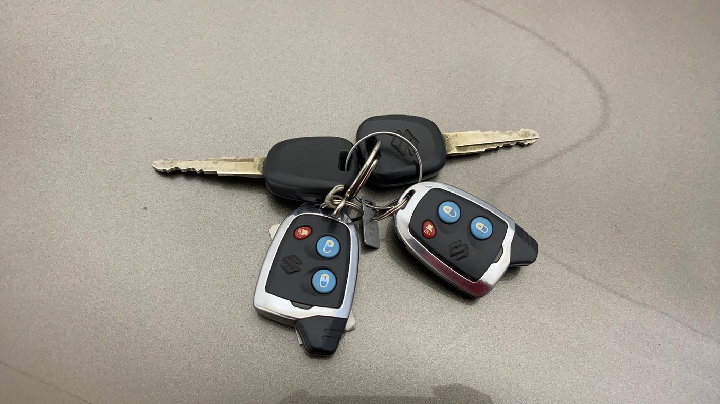 2019 Maruti Dzire LXI, Petrol, Manual, 52,252 km, Key Close Up