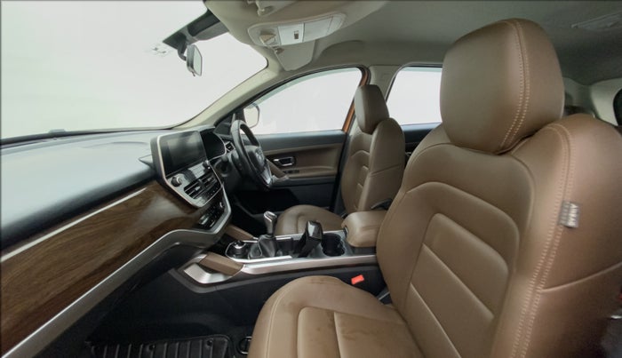 2019 Tata Harrier XZ 2.0L Kryotec, Diesel, Manual, 32,379 km, Right Side Front Door Cabin