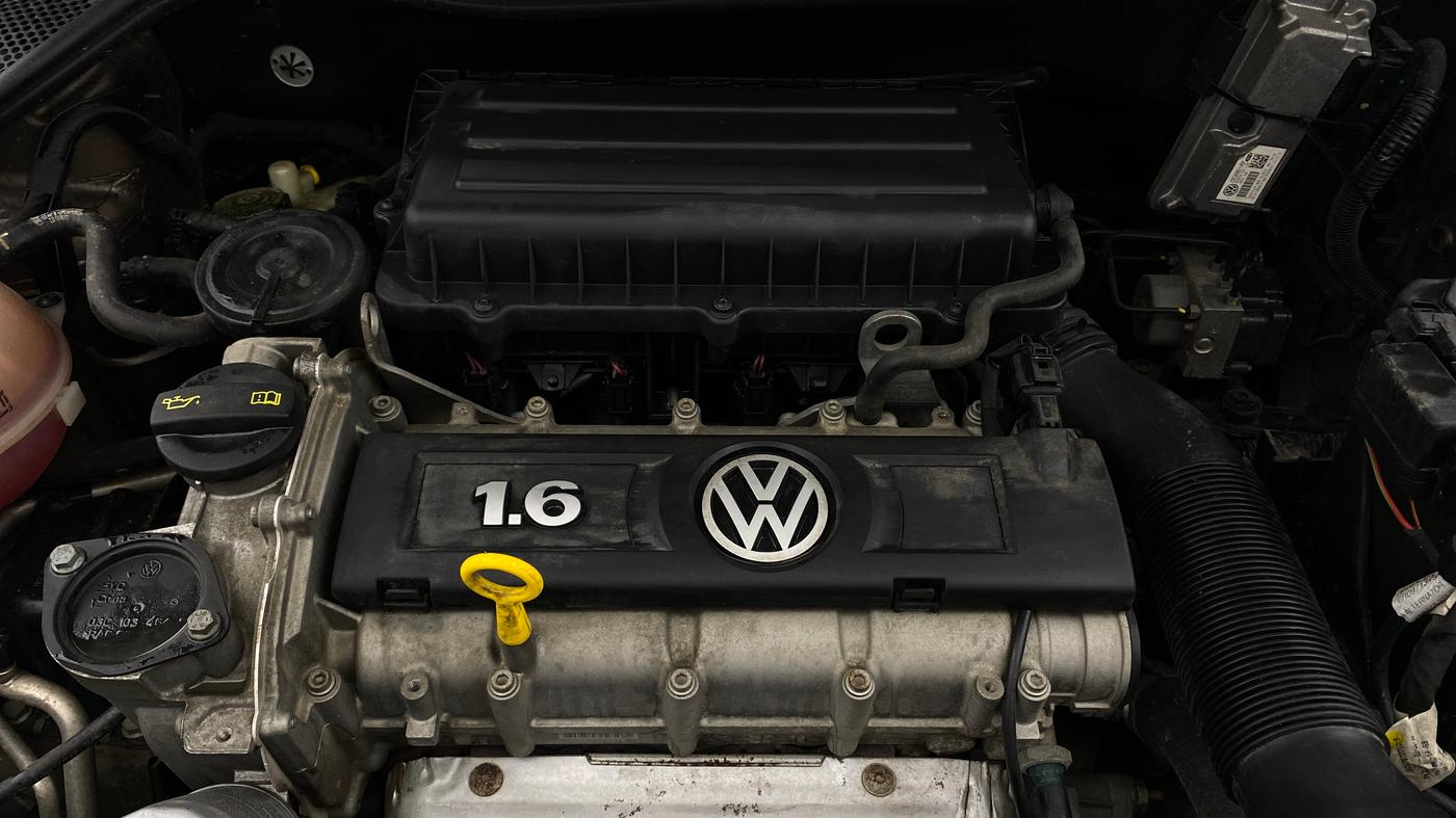 2016 Volkswagen Vento HIGHLINE 1.6 MPI, Petrol, Manual, 36,025 km, Engine View