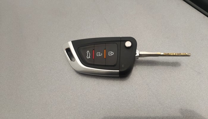 2018 Maruti Wagon R 1.0 LXI CNG, CNG, Manual, 52,906 km, Key Close Up