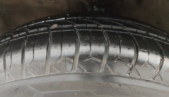 2018 Maruti Wagon R 1.0 LXI CNG, CNG, Manual, 52,906 km, Left Front Tyre Tread