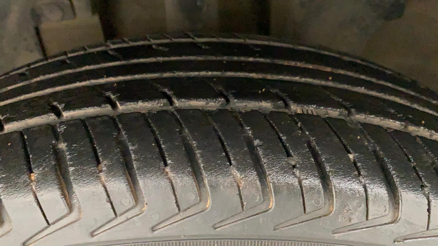 2017 Renault Kwid RXT 1.0 AMT (O), Petrol, Automatic, 46,878 km, Left Front Tyre Tread