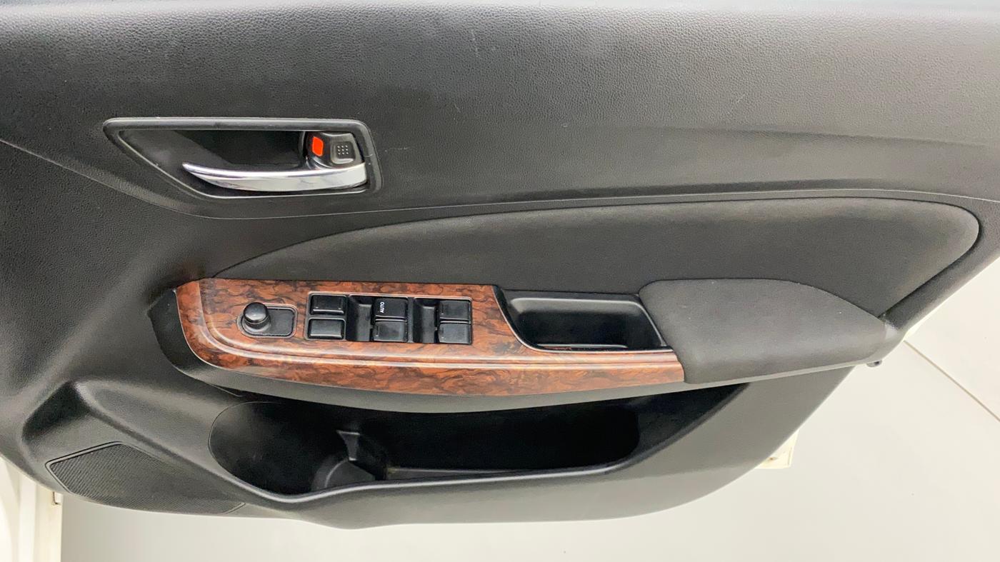 2018 Maruti Swift VXI, Petrol, Manual, 37,330 km, Driver Side Door Panels Control