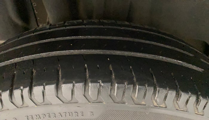 2018 Maruti Swift VXI, Petrol, Manual, 37,330 km, Right Rear Tyre Tread