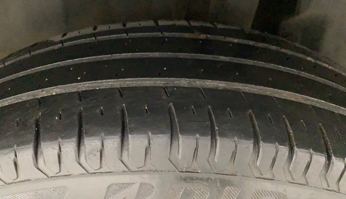 2018 Maruti Swift VXI, Petrol, Manual, 37,330 km, Left Rear Tyre Tread