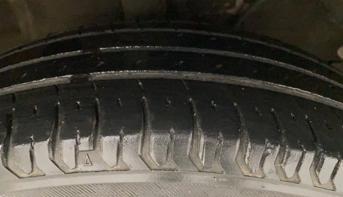 2018 Maruti Swift VXI, Petrol, Manual, 37,330 km, Right Front Tyre Tread