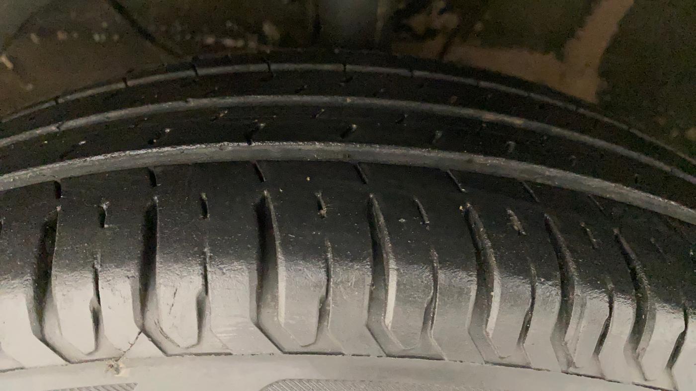 2018 Maruti Swift VXI, Petrol, Manual, 37,330 km, Left Front Tyre Tread