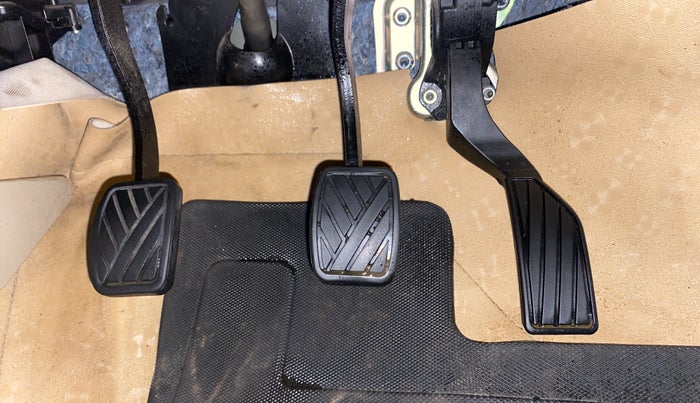 2022 Maruti Ciaz DELTA 1.5 SHVS MT PETROL, Petrol, Manual, 56,685 km, Pedals