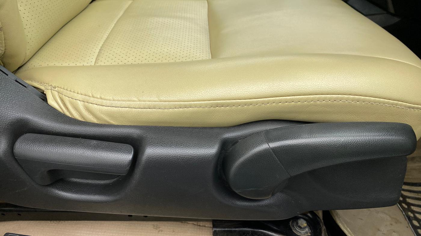 2014 Honda City V MT PETROL, CNG, Manual, 77,676 km, Driver Side Adjustment Panel