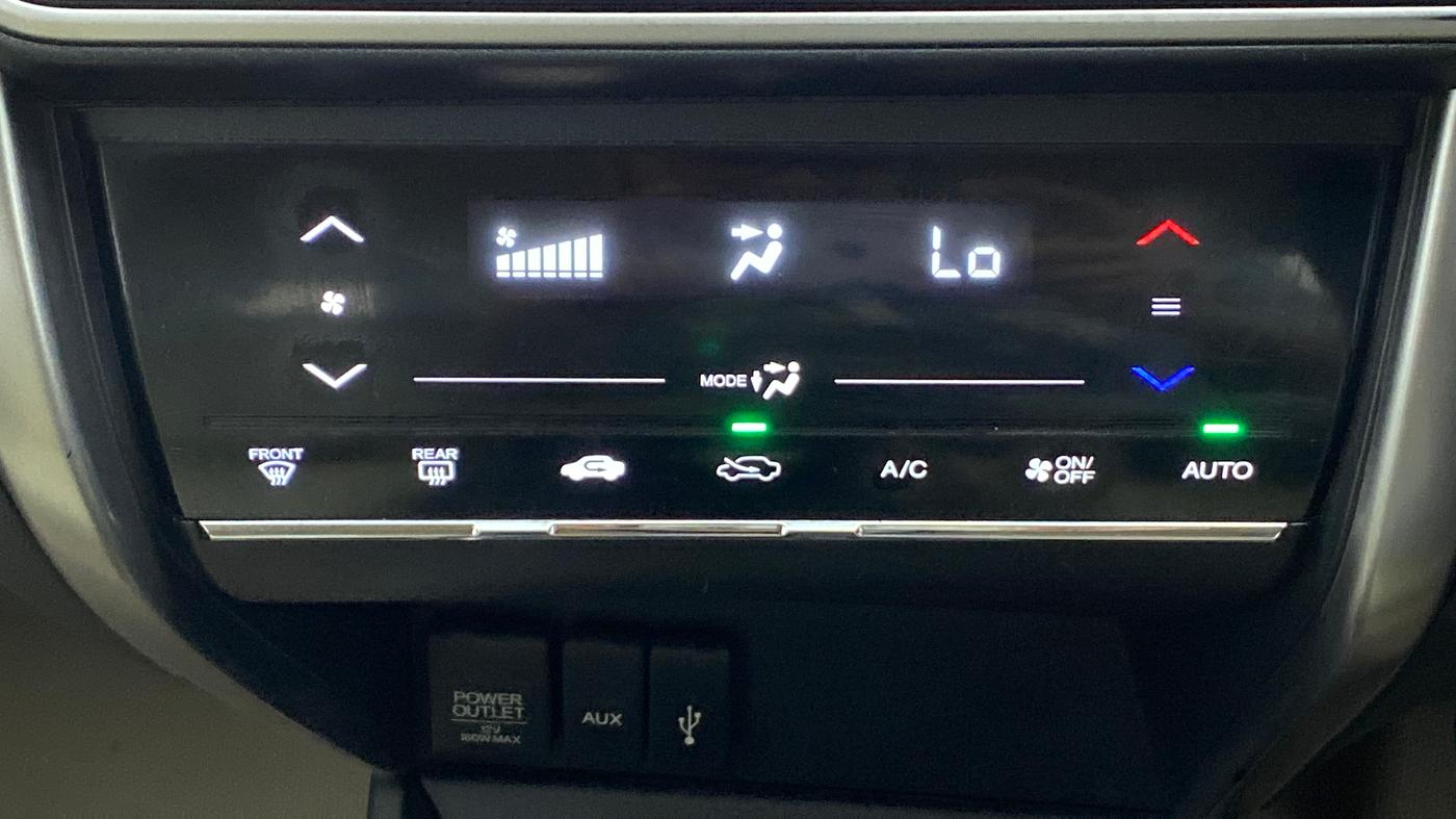 2014 Honda City V MT PETROL, CNG, Manual, 77,676 km, Automatic Climate Control