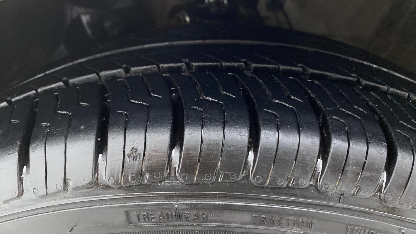2014 Honda City V MT PETROL, CNG, Manual, 77,676 km, Left Front Tyre Tread