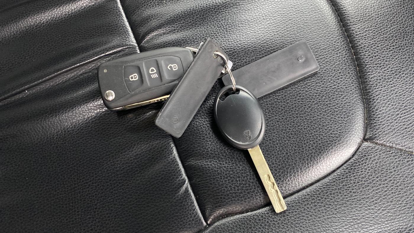 2023 Tata NEXON XMA SUNROOF PETROL, Petrol, Automatic, 98,342 km, Key Close Up