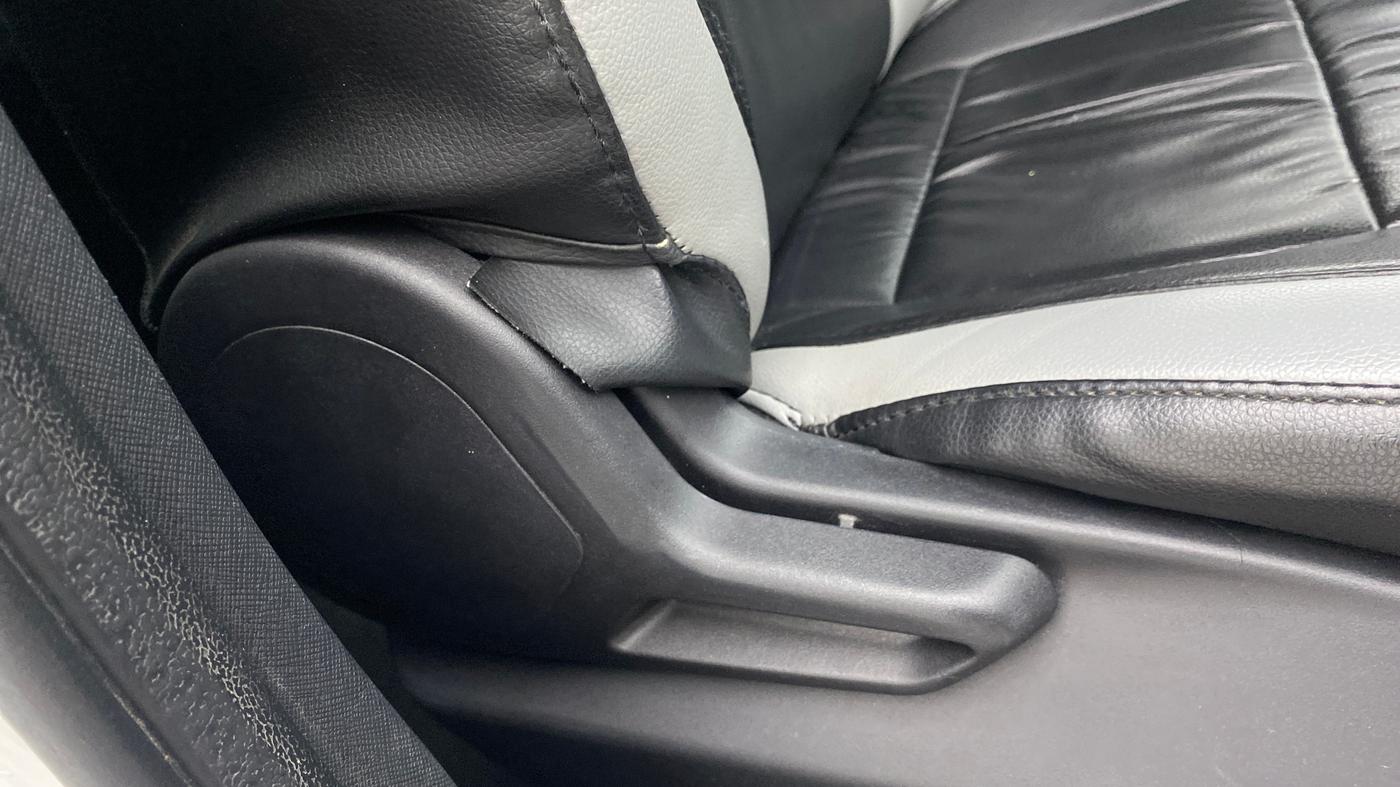 2023 Tata NEXON XMA SUNROOF PETROL, Petrol, Automatic, 98,342 km, Driver Side Adjustment Panel