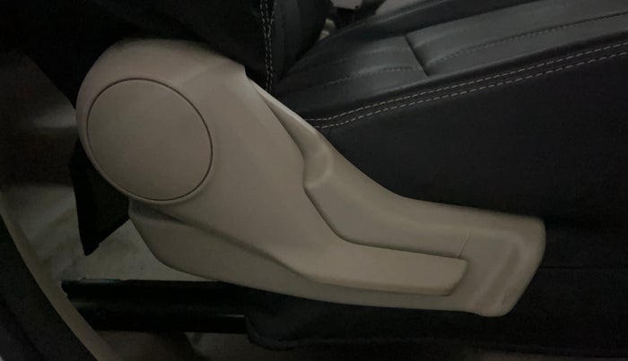 2018 Maruti Dzire LXI, CNG, Manual, 51,121 km, Driver Side Adjustment Panel