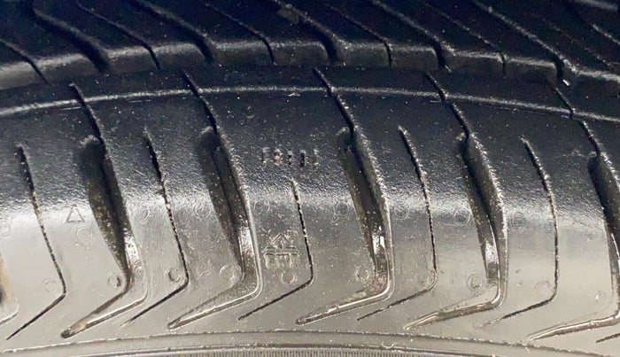 2016 Maruti Celerio VXI, Petrol, Manual, 36,882 km, Right Front Tyre Tread
