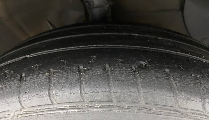 2020 Hyundai AURA SX 1.2 (O), Petrol, Manual, 59,429 km, Right Front Tyre Tread