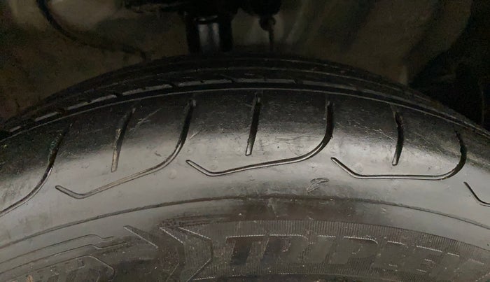 2023 KIA SELTOS  HTK 1.5 PETROL MT, Petrol, Manual, 20,556 km, Right Front Tyre Tread