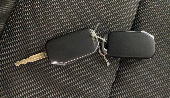 2023 KIA SELTOS  HTK 1.5 PETROL MT, Petrol, Manual, 20,556 km, Key Close Up