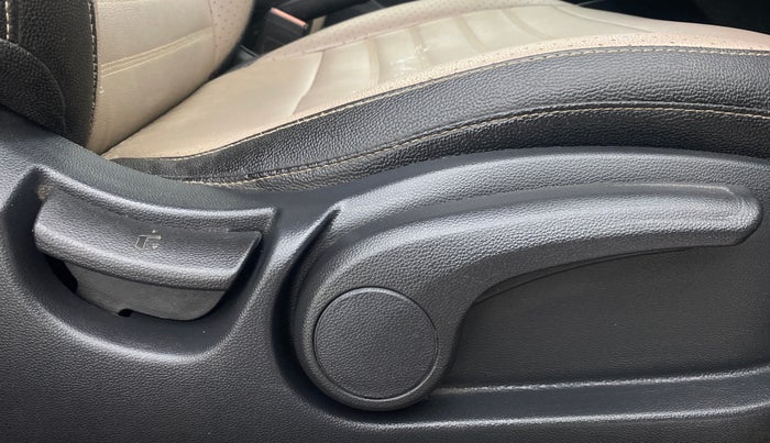 2015 Hyundai Elite i20 SPORTZ 1.4 (O) CRDI, Diesel, Manual, 71,812 km, Driver Side Adjustment Panel