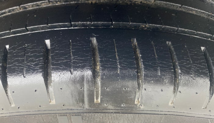 2015 Hyundai Elite i20 SPORTZ 1.4 (O) CRDI, Diesel, Manual, 71,812 km, Left Rear Tyre Tread