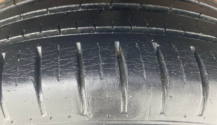 2015 Hyundai Elite i20 SPORTZ 1.4 (O) CRDI, Diesel, Manual, 71,812 km, Right Rear Tyre Tread