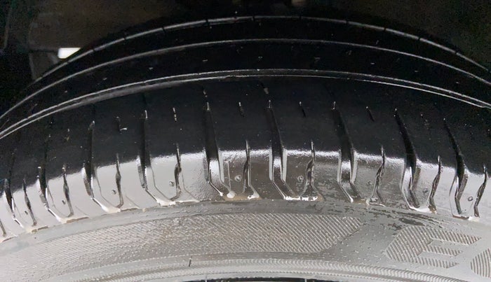 2019 Maruti XL6 ALPHA SHVS  MT, Petrol, Manual, 17,470 km, Left Front Tyre Tread