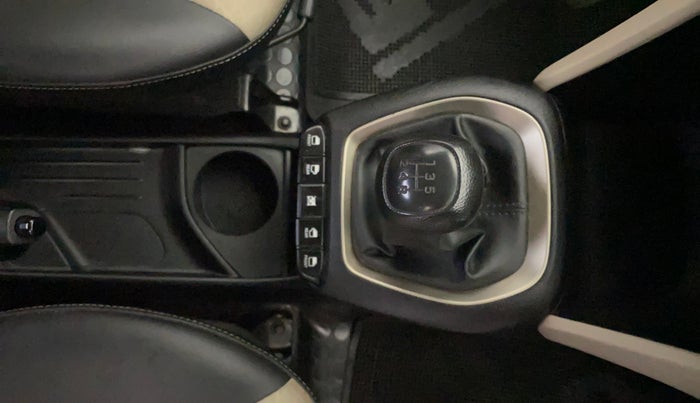 2018 Hyundai NEW SANTRO SPORTZ MT, Petrol, Manual, 94,399 km, Gear Lever