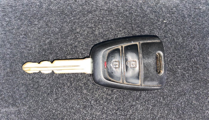 2018 Hyundai NEW SANTRO SPORTZ MT, Petrol, Manual, 94,399 km, Key Close Up