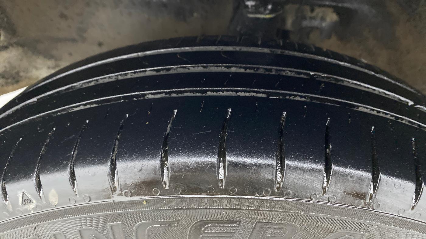 2012 Maruti Wagon R 1.0 LXI, CNG, Manual, 72,983 km, Left Front Tyre Tread