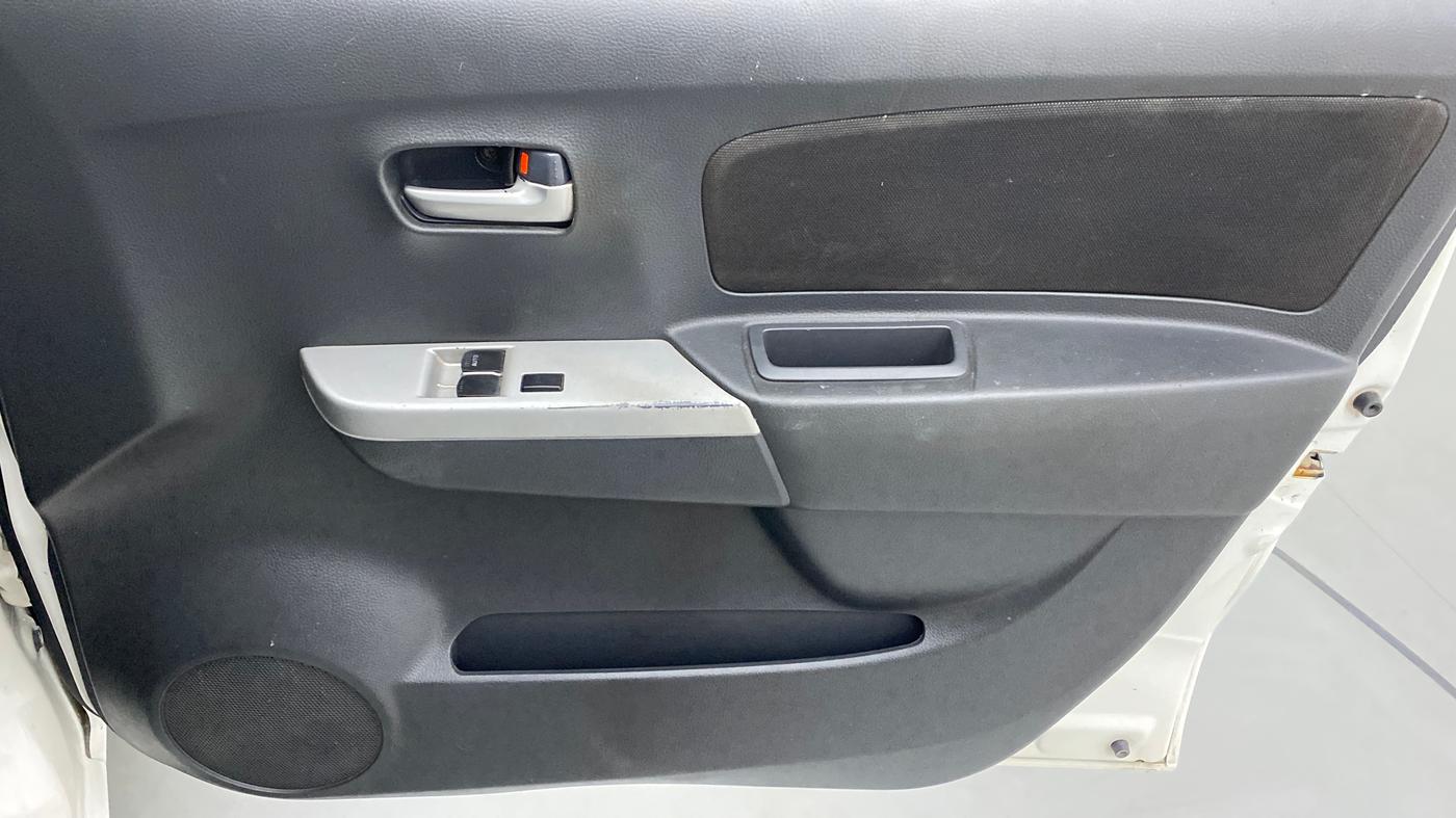 2012 Maruti Wagon R 1.0 LXI, CNG, Manual, 72,983 km, Driver Side Door Panels Control