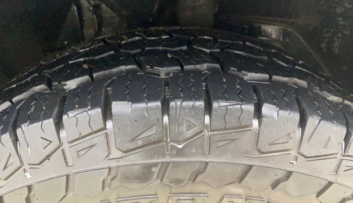 2016 Mahindra XUV500 W10 AT, Diesel, Automatic, 1,10,388 km, Right Front Tyre Tread