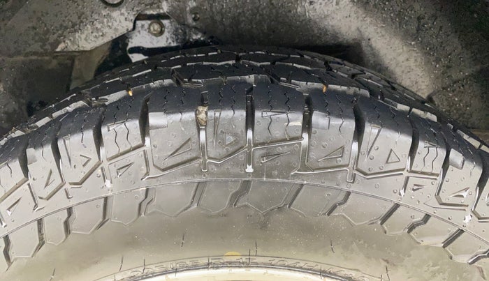 2016 Mahindra XUV500 W10 AT, Diesel, Automatic, 1,10,388 km, Right Rear Tyre Tread