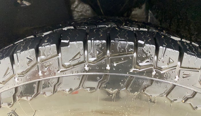 2016 Mahindra XUV500 W10 AT, Diesel, Automatic, 1,10,388 km, Left Front Tyre Tread