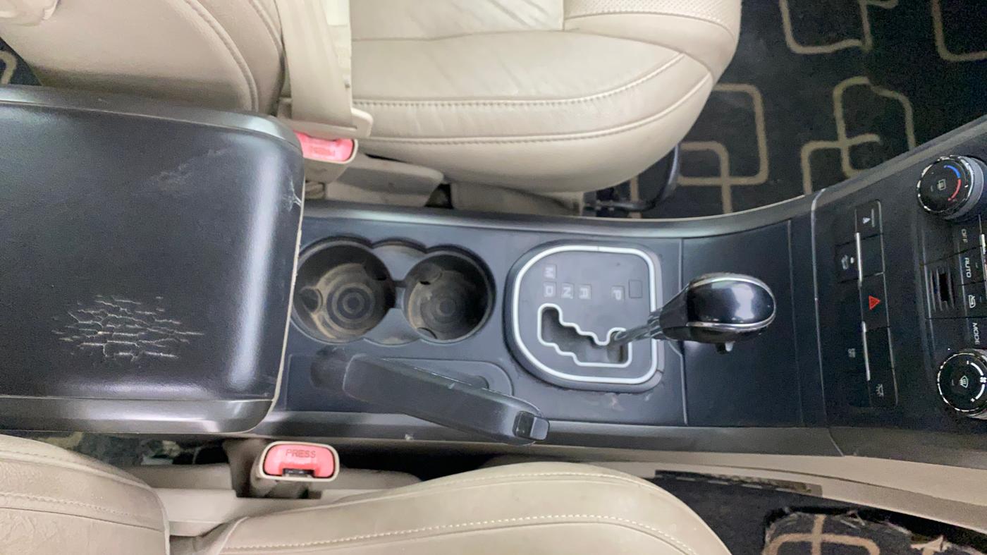 2016 Mahindra XUV500 W10 AT, Diesel, Automatic, 1,11,214 km, Gear Lever