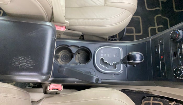 2016 Mahindra XUV500 W10 AT, Diesel, Automatic, 1,10,388 km, Gear Lever