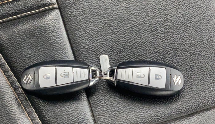 2016 Maruti Swift ZXI, Petrol, Manual, 1,05,195 km, Key Close Up