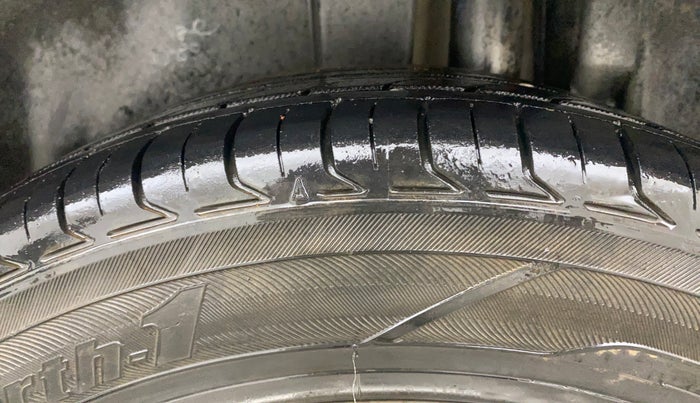 2016 Maruti Swift ZXI, Petrol, Manual, 1,05,195 km, Left Rear Tyre Tread