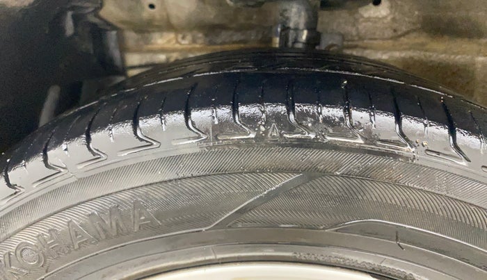 2016 Maruti Swift ZXI, Petrol, Manual, 1,05,195 km, Left Front Tyre Tread
