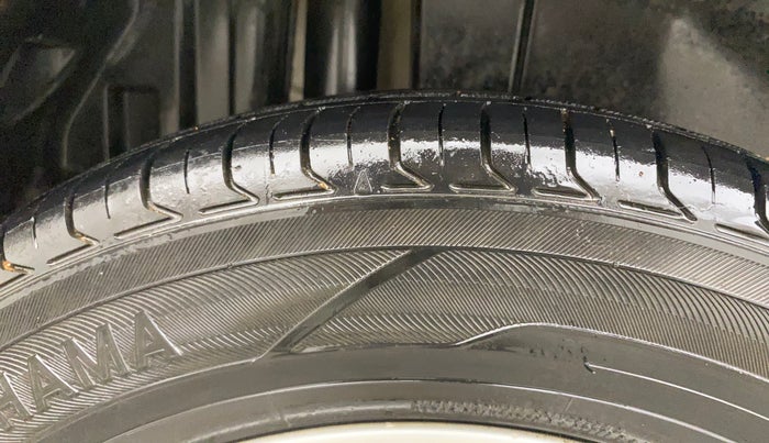 2016 Maruti Swift ZXI, Petrol, Manual, 1,05,195 km, Right Rear Tyre Tread